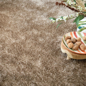 Moquette Shaggy Éclat marron fibres longues, confort et isolation phonique