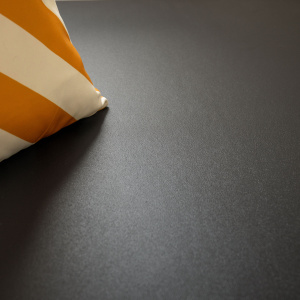 Sol Vinyle Essentiel Color Uni noir, revêtement PVC uni au rendu sobre et contemporain