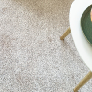 Tapis sur mesure Pulse argile beige, revêtement polyamide résistant et élégant