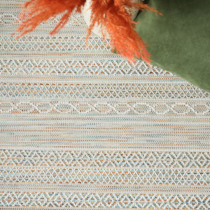 Moquette tissé plat Aztlan Pearl multicolor avec motifs ethniques fins et texture structurée