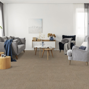 Moquette velours Feelings Beige Patine 630 dans pièce de vie raffinée avec décoration chaleureuse