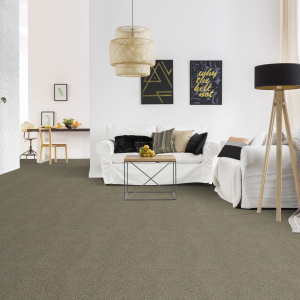 Moquette Feelings Balsan Beige Zibeline 650 au sol dans salon lumineux avec ambiance feutrée
