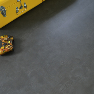 Dalle sol PVC Clipsable Mix and Match - Click 5G - Béton anthracite en ambiance chambre ou salon