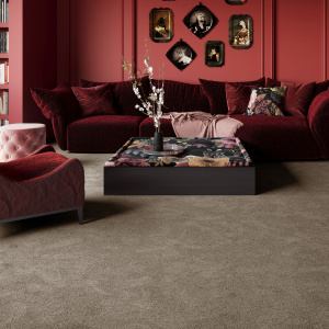 Moquette Pulse Taupe fumé sublimant une pièce au décor soigné, avec une texture moelleuse pensée pour le bien-être au quotidien