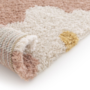 Tapis fleurs maximalistes Apolline Rose, vue rapprochée de la texture épaisse et confortable