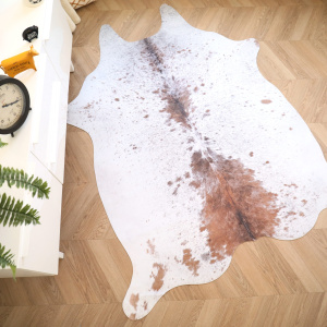 Tapis peau de bête imprimé HD - Imitation vache tachetée claire - Marron et blanc - Vue de haut