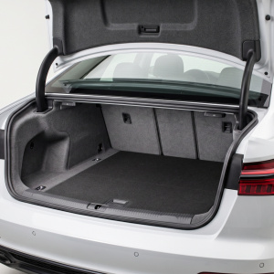 Tapis de coffre et tapis de sol voiture sur mesure - Noir protégeant le plancher de l'habitacle au quotidien