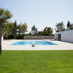 Gazon synthétique Spécial Piscine - 30mm idéal pour les abords zones humides