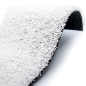 Gazon synthétique Expo - Blanc - 22 mm, vue de profil avec forme souple et brins réalistes