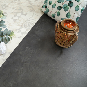 Association de sol Dalle PVC Mix and Match - Béton anthracite et carreaux de ciment beige clair