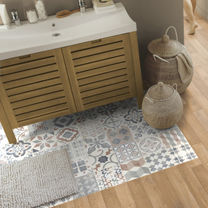 Tapis Vinyle Carreaux de ciment - Naturel dans une salle d’eau cosy
