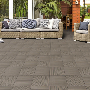 Terrasse extérieure en dalles composites clipsables couleur chocolat