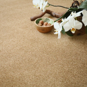 Tapis sur mesure en polyester recyclé Re-cycle camel - gros plan