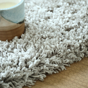 Tapis Flocon - Shaggy frisé à poils longs - Gris clair - Macro tranche