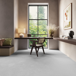 Tapis sur mesure Chromaluxe gris argent apportant douceur et performance à l’espace de travail