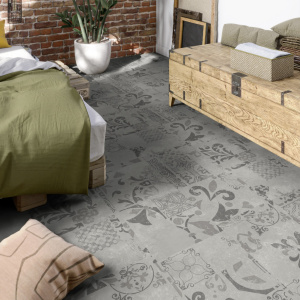 Revêtement vinyle clipsable dans une chambre mansardée - Dalle PVC Ultime Plus carreaux gris