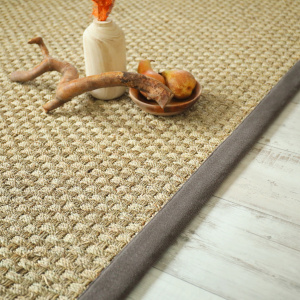 Tapis jonc de mer Chennai natté 4x4 ganse lin marron taupe - salon