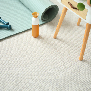 Moquette tissé plat Yoga Blanc fleur de coton avec table et accessoires fitness dans une ambiance moderne