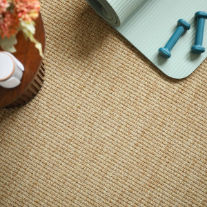 Moquette Pilates Beige naturel avec texture effet coton et accessoires déco dans une ambiance apaisante