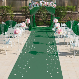 Moquette filmée Stand Event Vert sapin installée dans une allée centrale pour cérémonie ou mariage