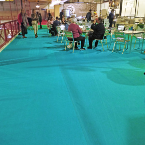 Moquette événementielle couleur turquoise, sol d’allée habillé avec élégance