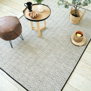 Tapis extérieur et intérieur tissé plat Java blanc finition noir - vue de loin