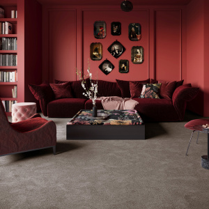 Moquette Pulse Taupe fumé sublimant une pièce au décor soigné, avec une texture moelleuse pensée pour le bien-être au quotidien