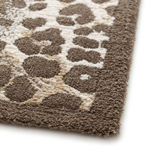 Tapis de salon Sauvage marron chocolat motif léopard, bordure soignée et contour animalier raffiné