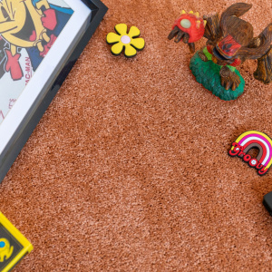 Moquette ultra douce Kawaii - Corail mettant en valeur la finesse de ses fibres et son coloris lumineux