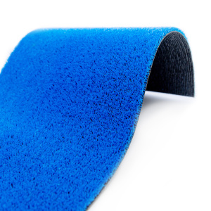 Gazon artificiel Blue Lagoon - 7 mm pour créer une décoration extérieure originale et colorée