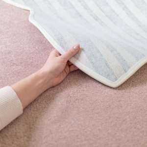 Tapis Miaou - Chat Kawai - Rose poudré, matière ultra douce mise en valeur au toucher