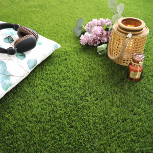 Gazon Liberté 45mm 100 % recyclable avec accessoires déco sur fibres douces et satinées