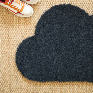 Gros plan sur paillasson en fibres de coco Nuage anthracite exclusivité Décoweb