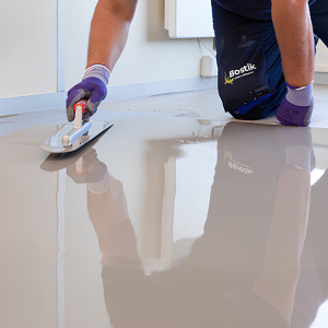 Application enduit autolissant Bostik SL C320 Ardasol P3, finition lisse sans ponçage