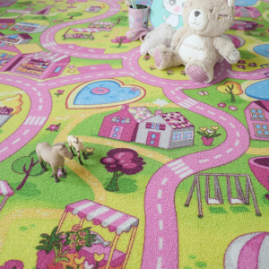 Moquette de jeu enfant circuit de voiture shopping avec jouets et parcours routier