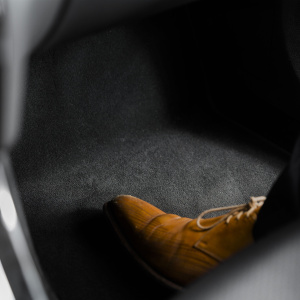 Aspect matière du tapis de coffre et tapis de sol voiture sur mesure - Noir avec revêtement aiguilleté en polypropylène