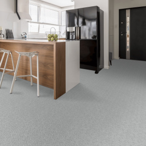 Sol Vinyle First imitation tôle métallique Grain de Riz installé dans une cuisine