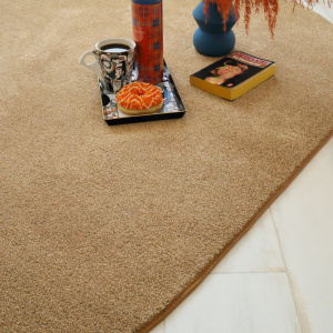 Tapis ovale en matière recyclée Re-cycle camel - vue de près