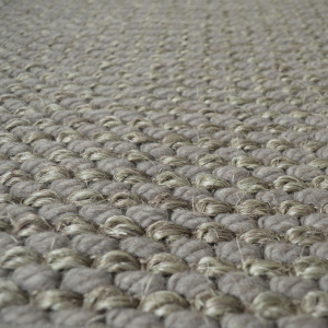 Détail texture de la moquette taupe Albury, laine vierge et sisal en grosses boucles