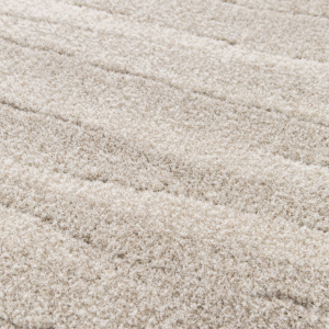 Tapis de salon doux à motif organique Nube beige et crème - gros plan