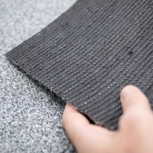 Vue sur la sous-couche du gazon gris argent pour événementiel - 8 mm