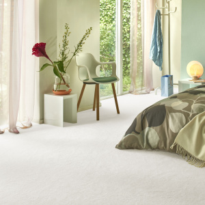 Moquette Kawaii Blanc doux polyamide recyclé dans chambre chaleureuse aux tons naturels