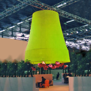 Coton gratté ignifugé couleur vert pomme pour décoration de stand et scénographie