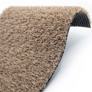 Gazon synthétique Expo classé feu GRS taupe – zoom sur les fibres 22 mm