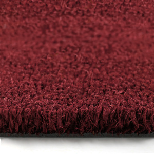 Zoom sur les brins de coco filés à la main du tapis sur mesure paillasson brosse coco 17 mm rouge