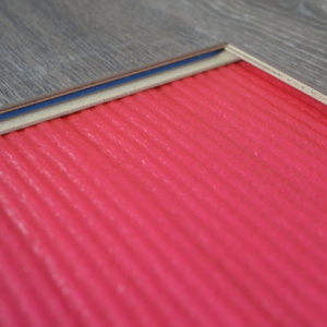 Sous-couche Provent 3 mm posée au sol, rainures de ventilation pour parquet stratifié