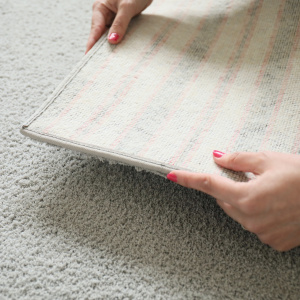 Tapis Cocoon gris galon gris clair - envers