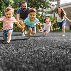 Gazon synthétique de couleur Métropolitain Gris foncé - 20mm, sobre et chic pour jeux en extérieur