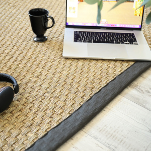 Tapis jonc de mer Paro fin natté finition gris anthracite