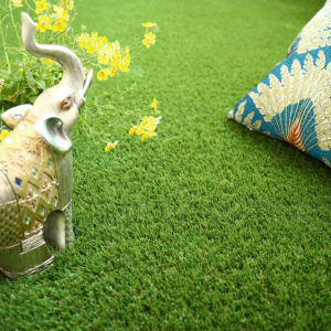 Gazon synthétique Eden 35 mm en décor extérieur, ambiance bohème chic